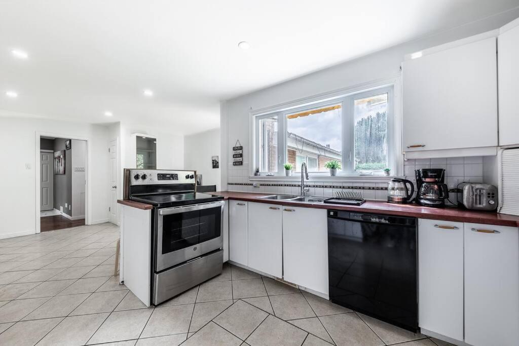 Spacious 4Br House Close To Dt Brossard Exterior photo