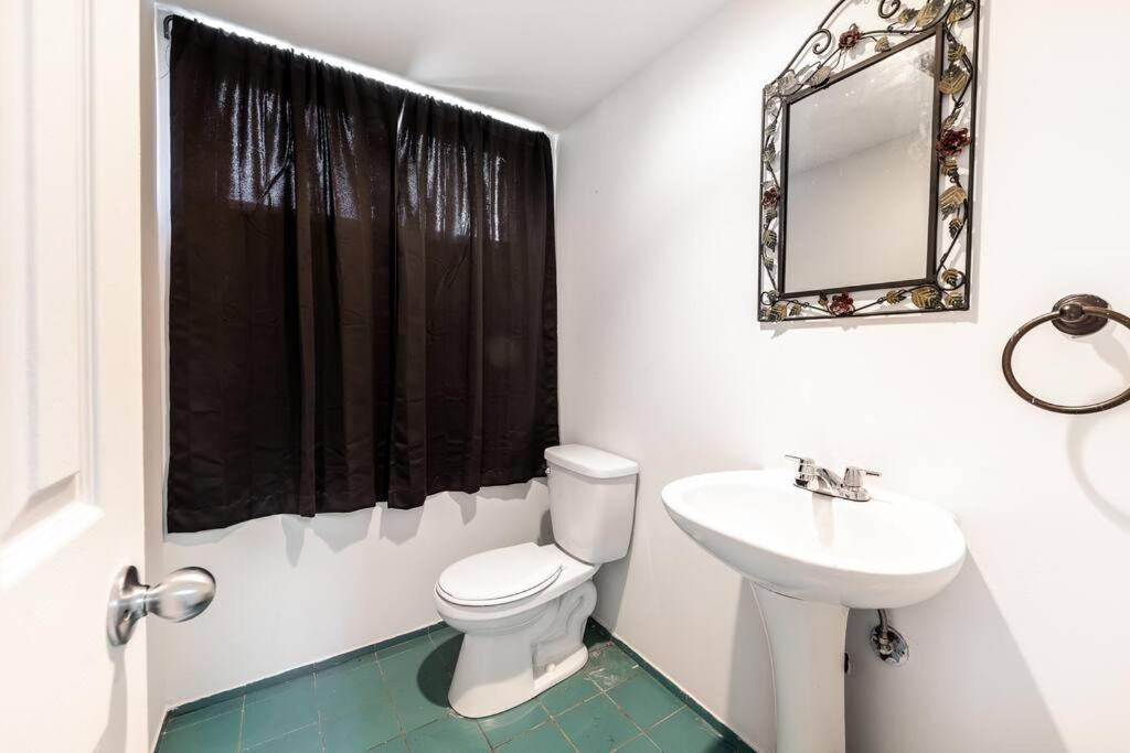 Spacious 4Br House Close To Dt Brossard Exterior photo