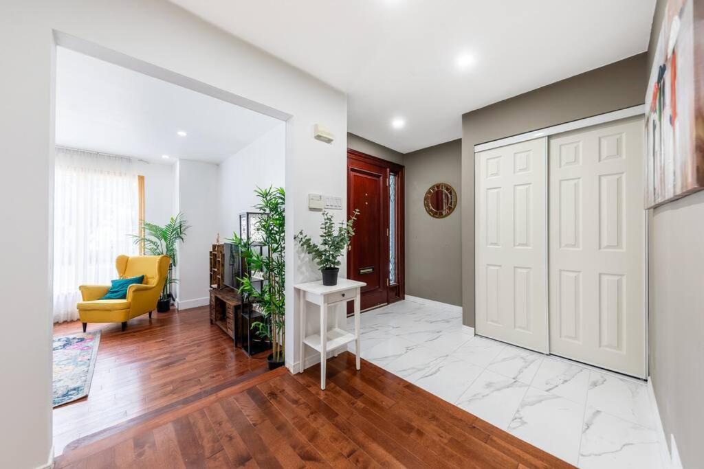 Spacious 4Br House Close To Dt Brossard Exterior photo